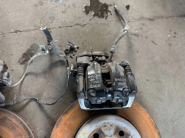 BMW 6 F12 Achter Remklauwen & Schijven OEM KIB19578 image 3