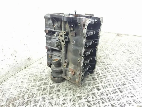 Porsche Cayenne Motorblock OEM 0221030215 image 4