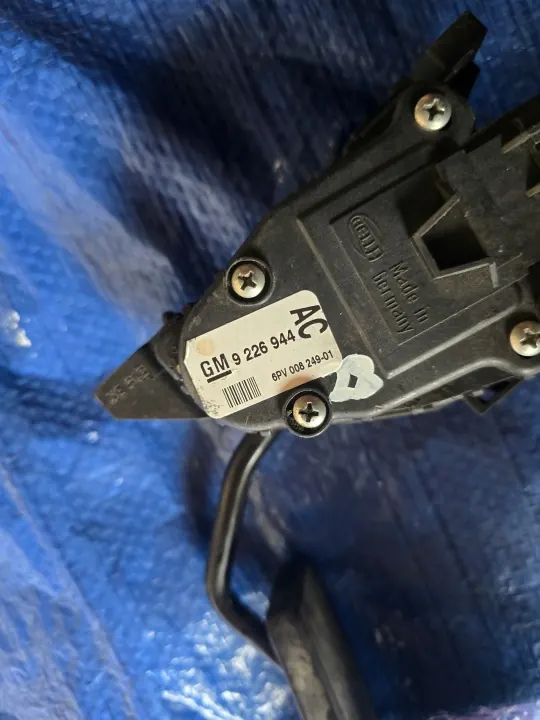 Pédale d'accélérateur OEM 9226944AC pour Opel Omega B image 4
