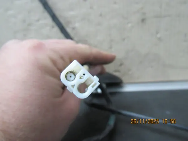 Base d'antenne Toyota OE OEM PODSTAWA ANTENY YARIS III image 3
