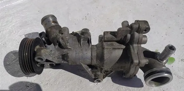 Vattenpump Mercedes W117 45 AMG 2.0 T A1332000601 image 2