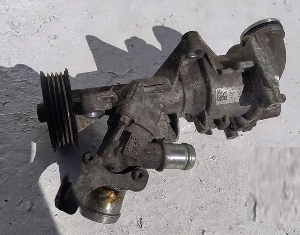 Vattenpump Mercedes W117 45 AMG 2.0 T A1332000601 image 3