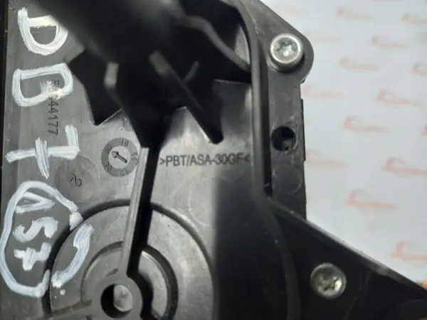 Mercedes W245 bakrutorhållarmotor OEM A1698201440 image 6