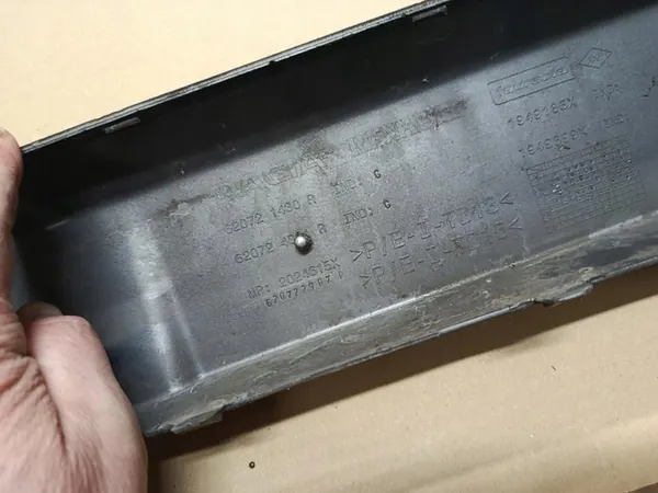 Etupuskuri päätykappale vasen oikea Duster II harmaa image 5