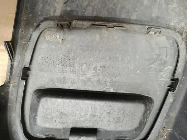 Etupuskuri päätykappale vasen oikea Duster II harmaa image 6