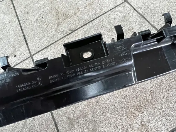 TESLA MODEL Y 20- Suporte de para-choque traseiro image 6