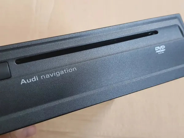 Lecteur DVD Navigation OEM 4E0919887M - Utilisé & Testé image 5