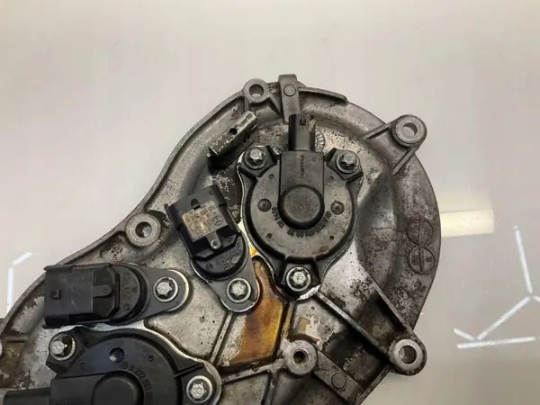 Couvercle de chaîne de distribution OEM A2720150101 Mercedes image 2