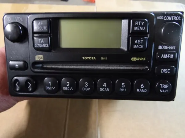 Radio CD RDS OEM 86120-42130 para Toyota RAV4 II image 2