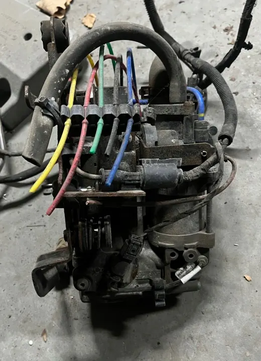 BMW OEM 6861882 Fjädringskompressor Begagnad image 3