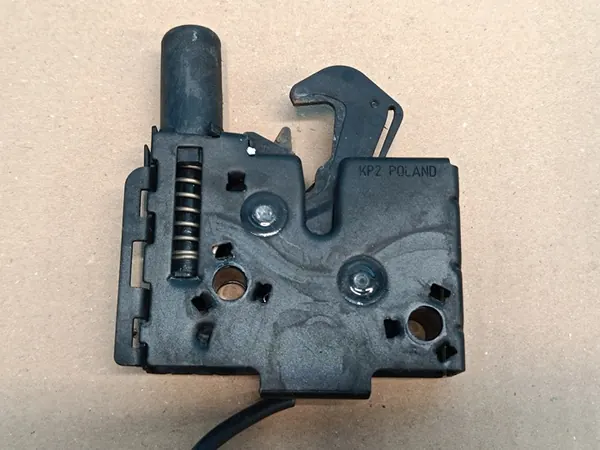 AUDI Q3 F3 SPORTBACK 1.4TFSI E 110KW 2023 HOOD LOCK B image 2