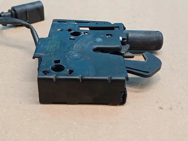 AUDI Q3 F3 SPORTBACK 1.4TFSI E 110KW 2023 HOOD LOCK B image 4