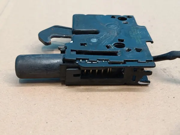 AUDI Q3 F3 SPORTBACK 1.4TFSI E 110KW 2023 HOOD LOCK B image 6