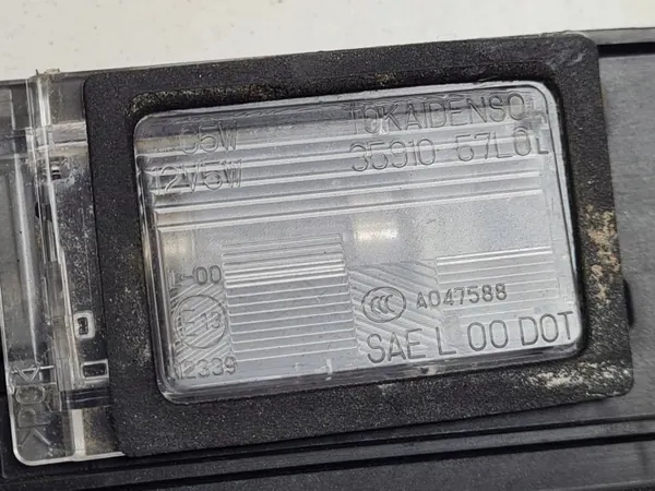Feu de plaque Suzuki Kizashi OEM 3591057L0 image 8
