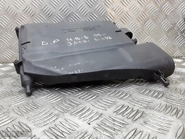 Ilmansuodatinlaatikko Mercedes E-luokka 2005 3000 CDI A6420940204 image 2