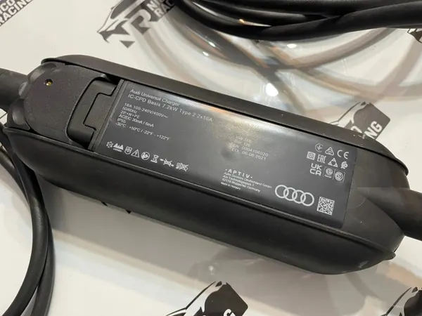 Chargeur Audi E-Tron OEM 8V4971675AP - Occasion image 6