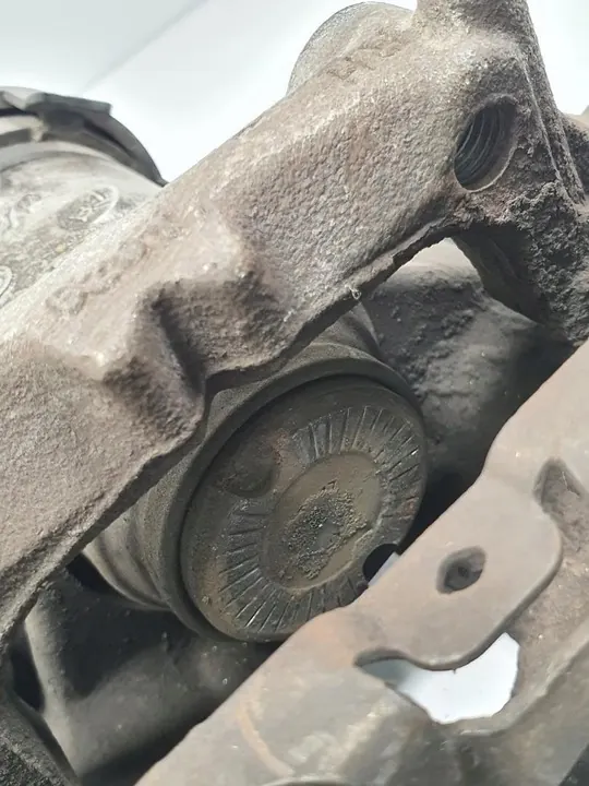 Takana oikea jarrusatula Mercedes W205 A2054232098 image 7