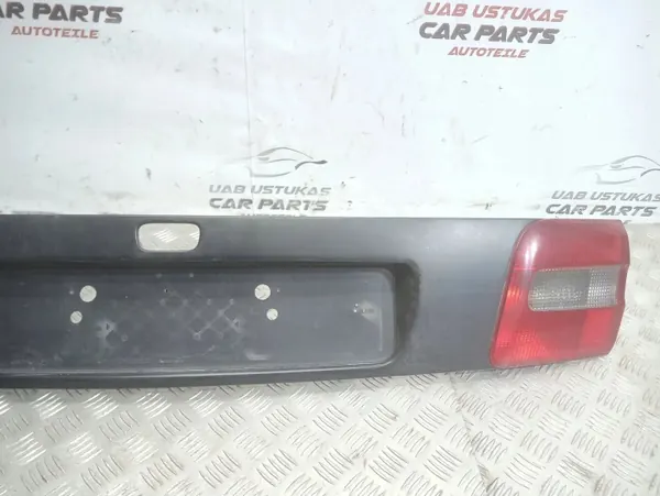 Volvo S40/V40 1999 Feu de Plaque OEM 303862381 image 3