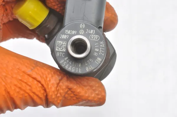 Iniettore SEAT LEON III 2.0 TDI 0445110475 image 4