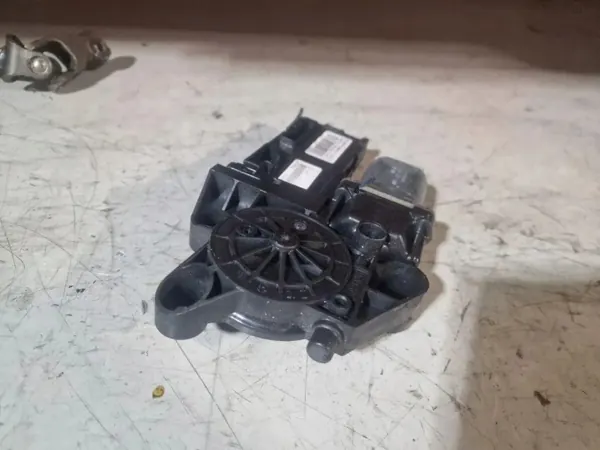Motor de ventana Renault OE 807310021R - Usado image 2