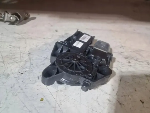 Motor de ventana Renault OE 807310021R - Usado image 4