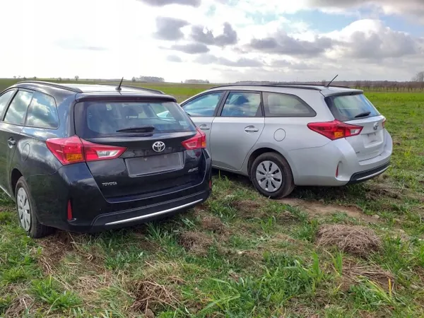 Luna trasera Toyota Auris II OEM AURIS II SZYBA TYŁ HB image 9
