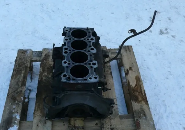 Bloque motor usado Mitsubishi Outlander I 2.0 4G63 image 3