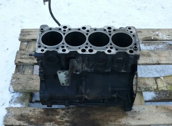 Bloque motor usado Mitsubishi Outlander I 2.0 4G63 image 4