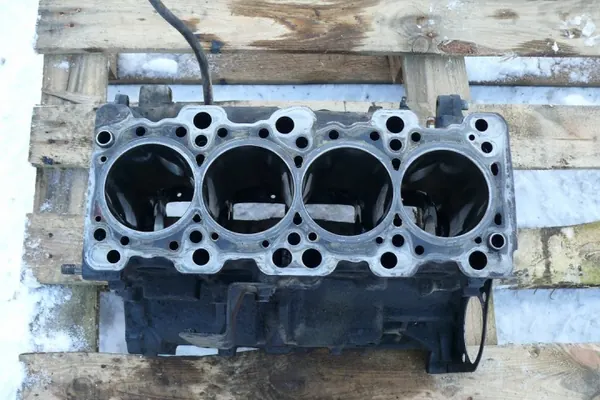 Bloque motor usado Mitsubishi Outlander I 2.0 4G63 image 5