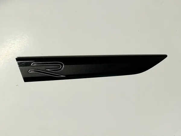 VW Golf VIII höger framskärmsemblem OEM 5H0853688K image 2