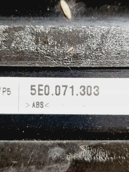 Skoda Octavia Mk3 2014 Rechter voorzijde dorpel image 5