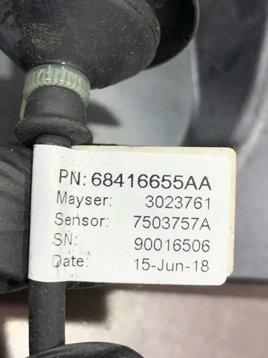 Tapete de porta-malas OEM 68416655AA Chrysler Pacifica image 9