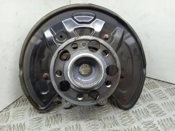 Mercedes-Benz achterrechter wielnaaf OEM A2055467480 image 2