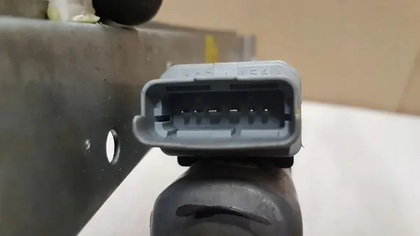 Regulador de janela traseira esquerda PEUGEOT 407 SW 1.6L OEM 9680263180 image 2