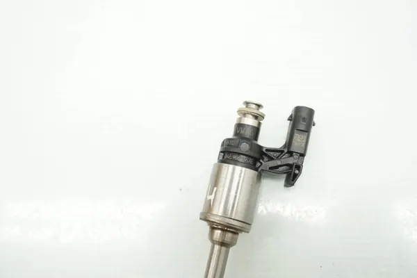 Audi A1 Brandstofinjector OEM 04E906036AE 1.0 TFSI image 4