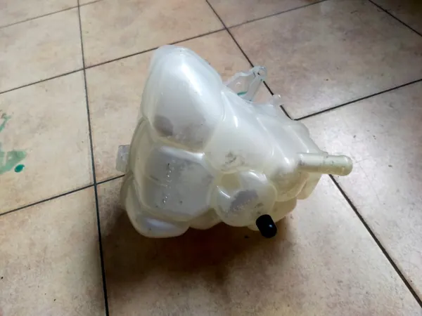 Bouchon de réservoir d'expansion Volvo XC90 II 2015- OEM image 3