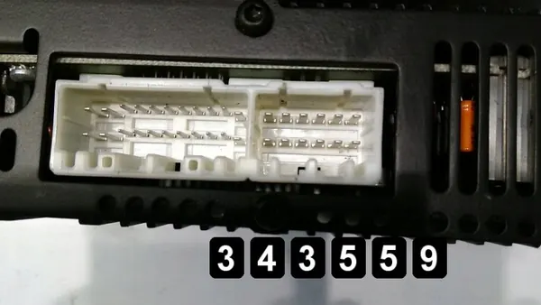 OEM AM-343559 Äänenvahvistin Chrysler 300M 2002 image 3