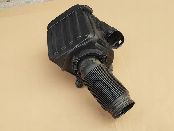 Ilmansuodattimen kotelo / Audi A3 8P - VW Golf VI 1.2 TSI image 5