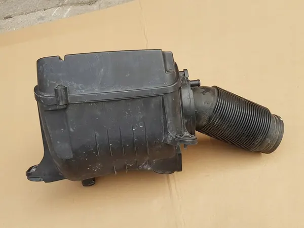 Ilmansuodattimen kotelo / Audi A3 8P - VW Golf VI 1.2 TSI image 7