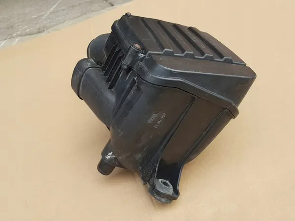 Ilmansuodattimen kotelo / Audi A3 8P - VW Golf VI 1.2 TSI image 8