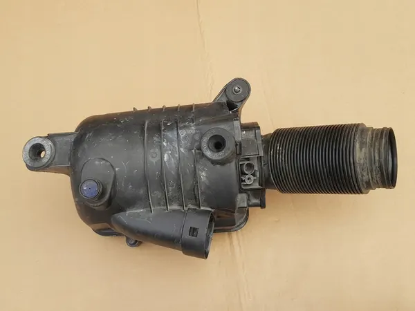 Ilmansuodattimen kotelo / Audi A3 8P - VW Golf VI 1.2 TSI image 9