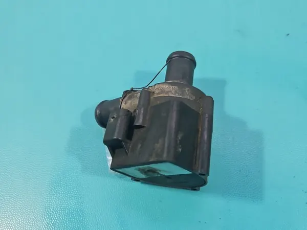 Pompe à eau AUDI A8 D4 4H 2.0 TFSI 06H121601L image 5