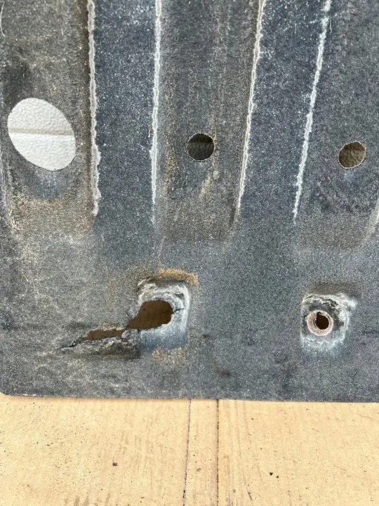 Porsche Macan 95B Onderbodenschild Rechts OEM image 3