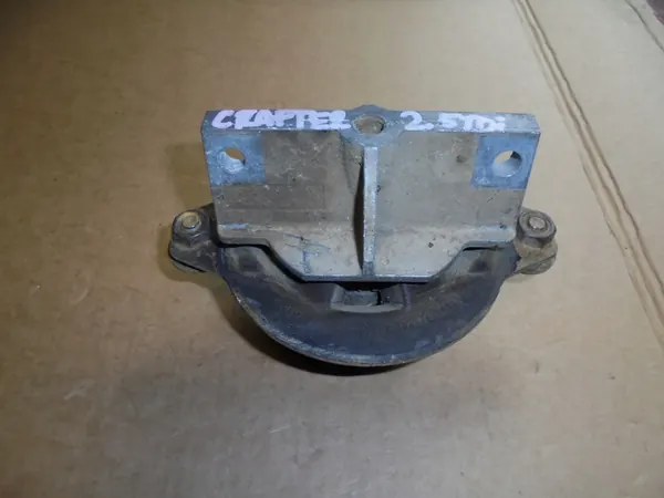 VW Crafter 2.5 TDI Gearbox Mount A9062420013 image 2