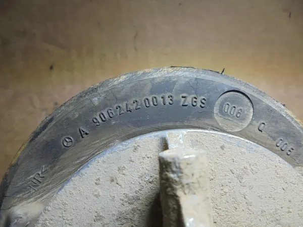 VW Crafter 2.5 TDI Gearbox Mount A9062420013 image 5