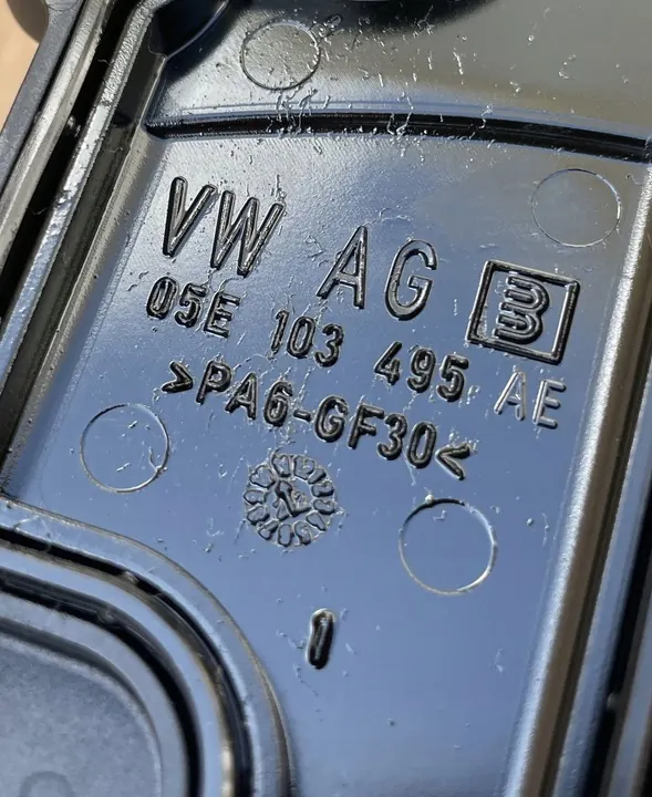 Moottorin ilmanvaihto 05E103495AE VW SKODA image 5