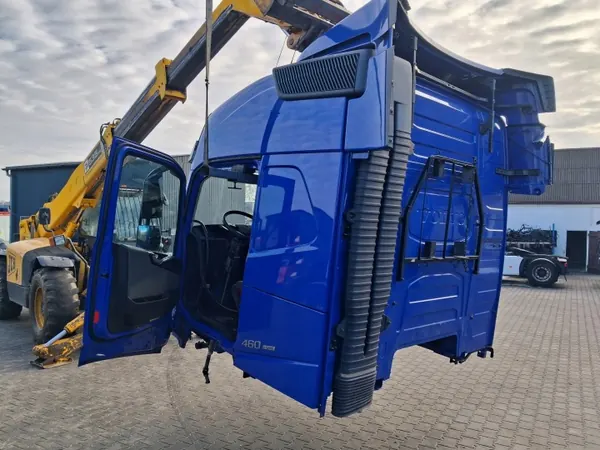 Complete cabine VOLVO FH 4 EURO 6 KABINA - Gebruikt image 3