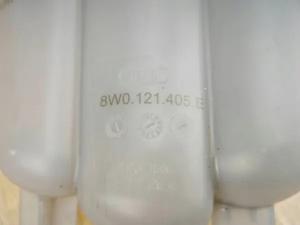 Uitzettank OEM 8W0121405E Audi A4 B9 A5 F5 image 5