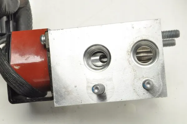 Válvula de expansión A/C Hyundai OEM 97725E4100 image 3