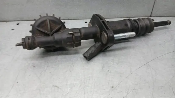 Bomba de embreagem Opel Vectra C 2.2DTI 04R 24412670 image 4